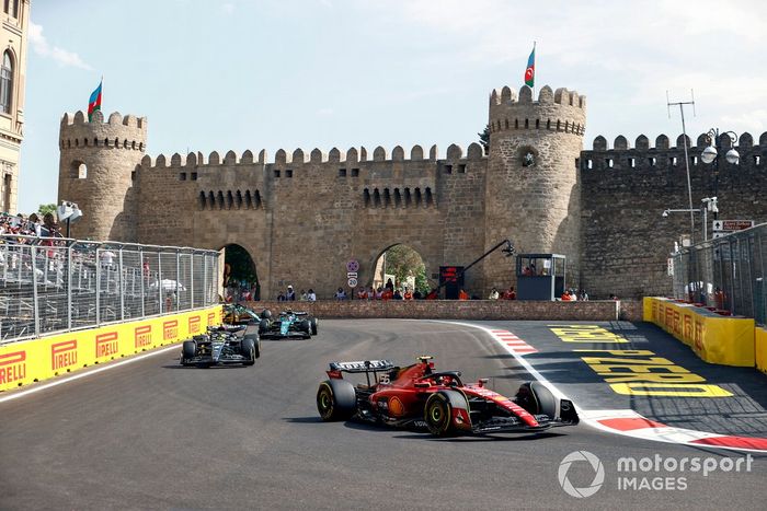 Carlos Sainz, Ferrari SF-23, Lewis Hamilton, Mercedes F1 W14, Fernando Alonso, Aston Martin AMR23