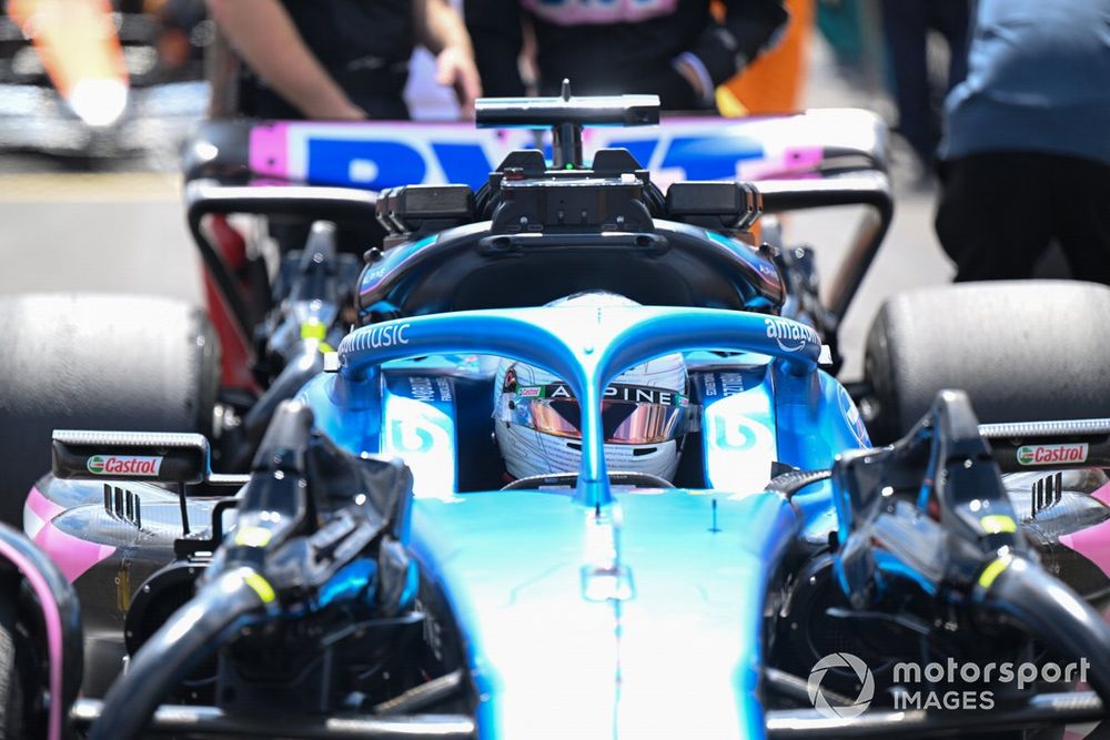Esteban Ocon, Alpine A523, llega a la parrilla