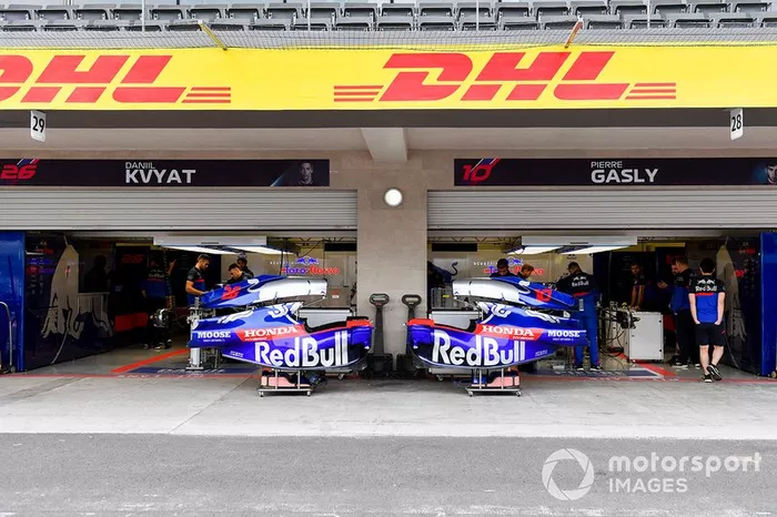 Cubierta de motor de Toro Rosso STR14 
