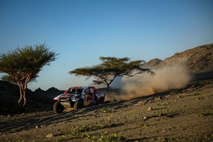 #200 Toyota Gazoo Racing Toyota: Nasser Al-Attiyah, Mathieu Baumel