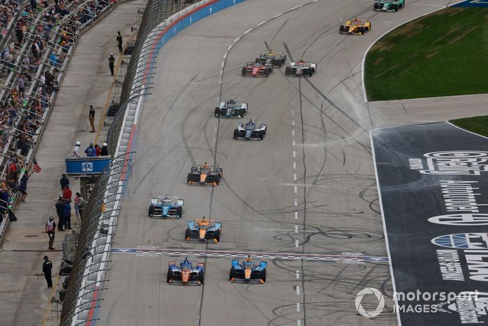 Scott Dixon, Chip Ganassi Racing Honda, Felix Rosenqvist, Arrow McLaren Chevrolet 