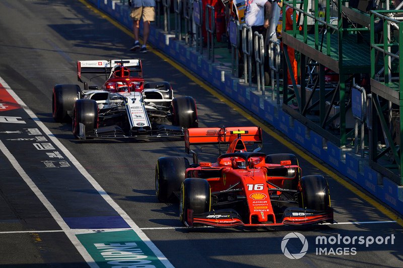 Charles Leclerc, Ferrari SF90, Kimi Raikkonen, Alfa Romeo Racing C38