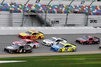 Clint Bowyer, Stewart-Haas Racing, Ford Mustang Rush Truck Centers/Mobil 1, Kevin Harvick, Stewart-Haas Racing Ford