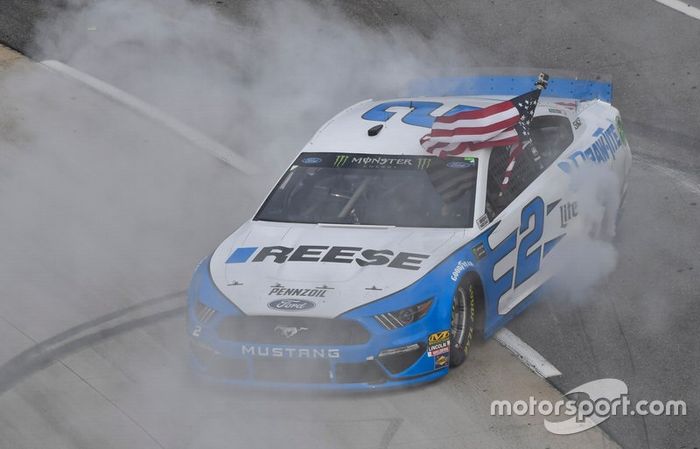 Ganador, Brad Keselowski, Team Penske, Ford Mustang Reese/DrawTite
