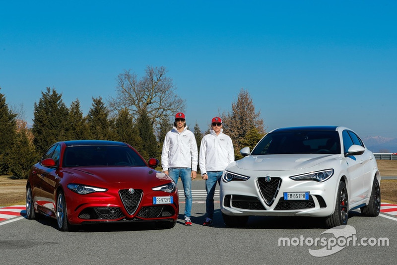 Гонщики Alfa Romeo Racing Кими Райкконен и Антонио Джовинацци