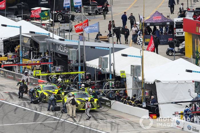 #12 AIM Vasser Sullivan Lexus RC F GT3, GTD: Frank Montecalvo, Townsend Bell, Aaron Telitz, Jeff Segal, #14 AIM Vasser Sullivan Lexus RC F GT3, GTD: Richard Heistand, Jack Hawksworth, Austin Cindric, Nick Cassidy, Pit Stop