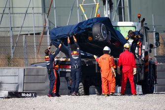 Pierre Gasly, Red Bull Racing RB15, crasht tijdens test in Barcelona