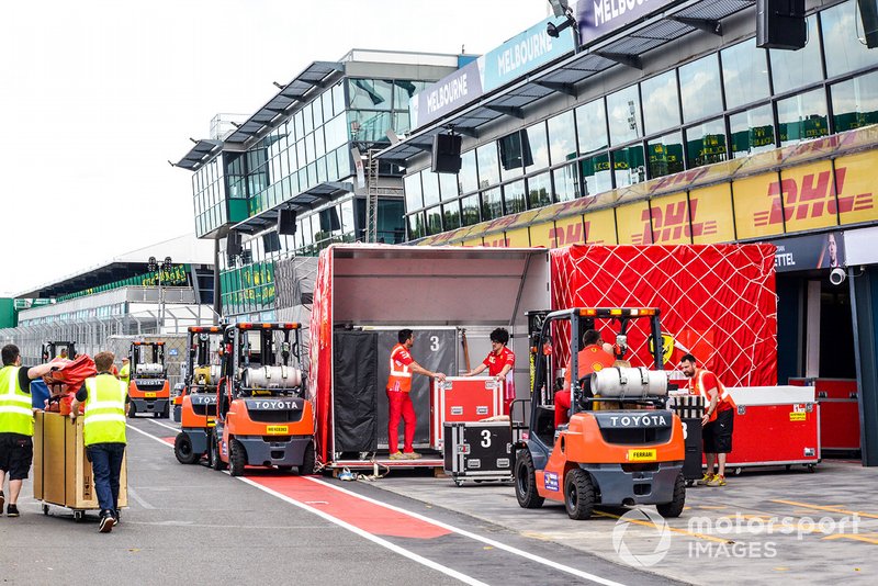 Atmosfera in pitlane
