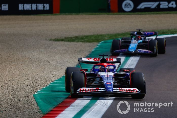 Daniel Ricciardo, RB F1 Team VCARB 01, Esteban Ocon, Alpine A524