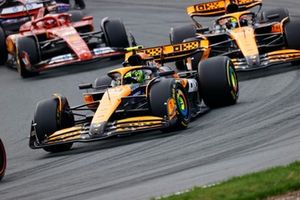 Lando Norris, McLaren MCL38, Oscar Piastri, McLaren MCL38, Charles Leclerc, Ferrari SF-24