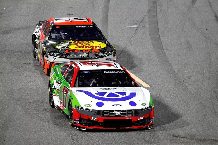 Chris Buescher, Roush Fenway Keselowski Racing Ford, Chase Briscoe, Joe Gibbs Racing Toyota