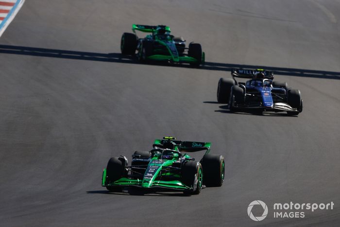 Zhou Guanyu, Stake F1 Team KICK Sauber C44, Franco Colapinto, Williams FW46