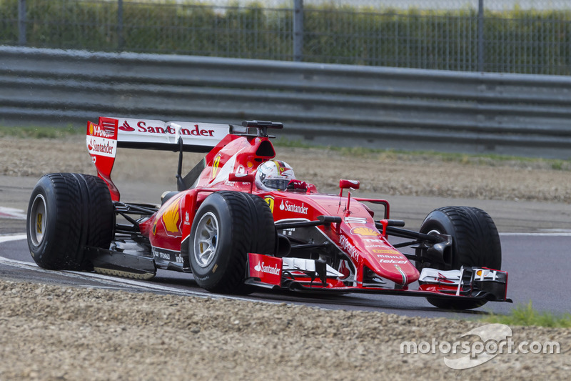 Sebastian Vettel, Ferrari test de 2017 spec Pirelli