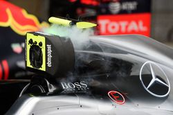 The engine cover radiator of Nico Rosberg, Mercedes AMG F1 W07 is cooled by a fan in parc ferme