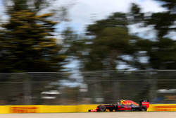 Даниил Квят, Red Bull Racing RB12