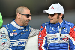 Tony Kanaan, Chip Ganassi Racing Chevrolet, Luca Filippi, Dale Coyne Racing Honda