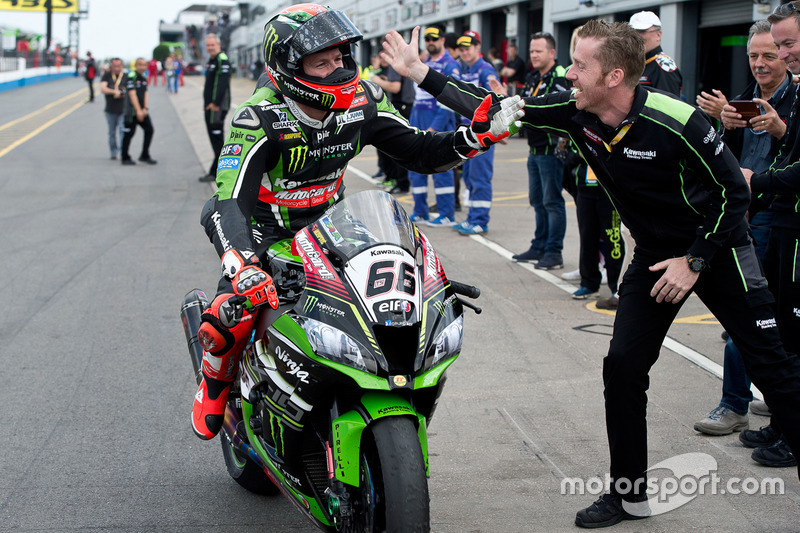 Tom Sykes, Kawasaki Racing Team, und Crewchief Marcel Duinker