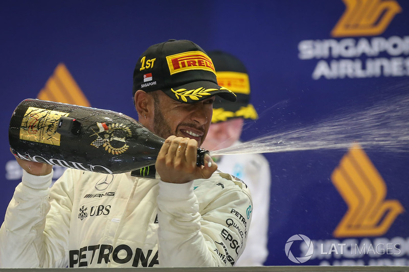 Podium: race winner Lewis Hamilton, Mercedes AMG F1