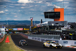 #24 Nissan Motorsport, Nissan GT-R Nismo GT3: Florian Strauss, Todd Kelly, Jann Mardenborough