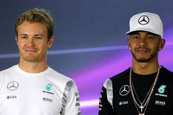 Nico Rosberg, Mercedes AMG F1, Lewis Hamilton, Mercedes AMG F1 lors de la conférence de presse de la FIA