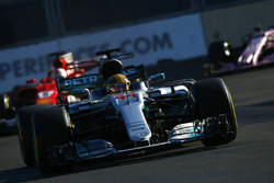 Льюіс Хемілтон, Mercedes AMG F1 W08, Себастьян Феттель, Ferrari SF70H