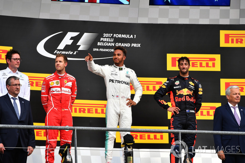Andy Shovlin, Mercedes AMG F1 Engineer, Sebastian Vettel, Ferrari, Lewis Hamilton, Mercedes AMG F1 and Daniel Ricciardo, Red Bull Racing on the podium