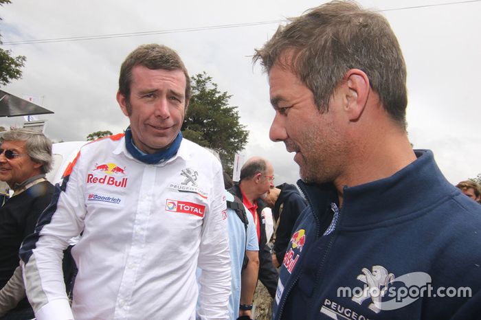 Bruno Famin, jefe de Peugeot Sport, y Sébastien Loeb