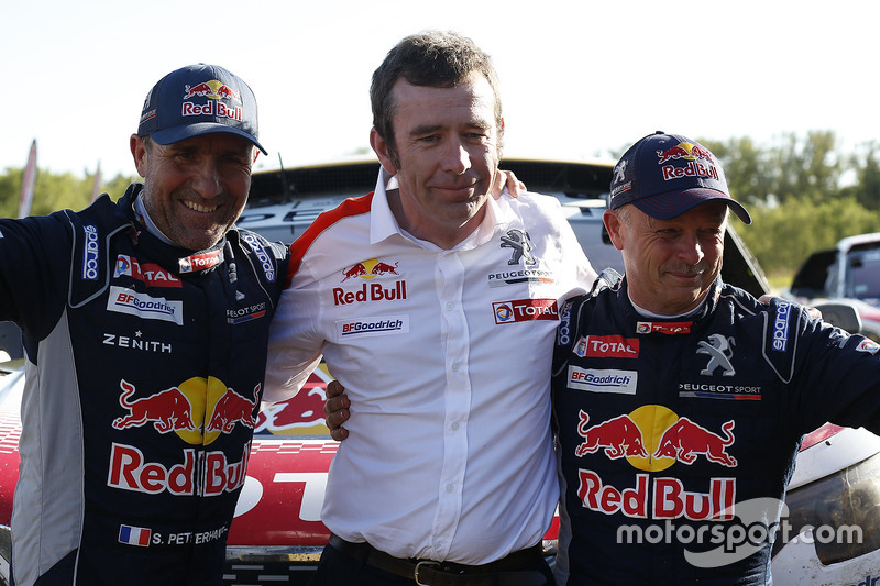 Ganadores Stéphane Peterhansel, Jean-Paul Cottret, Peugeot Sport con Bruno Famin