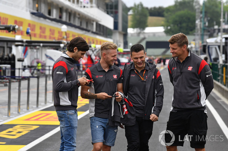 Antonio Giovinazzi, Haas F1 y Kevin Magnussen, Haas F1