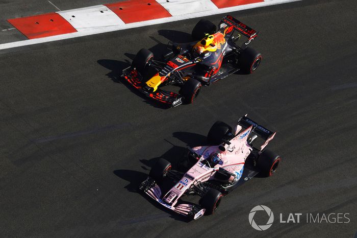 Sergio Perez, Sahara Force India F1 VJM10, Daniel Ricciardo, Red Bull Racing RB13