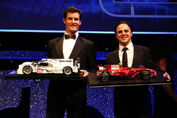 Mark Webber et Felipe Massa reçoivent des modèles réduits