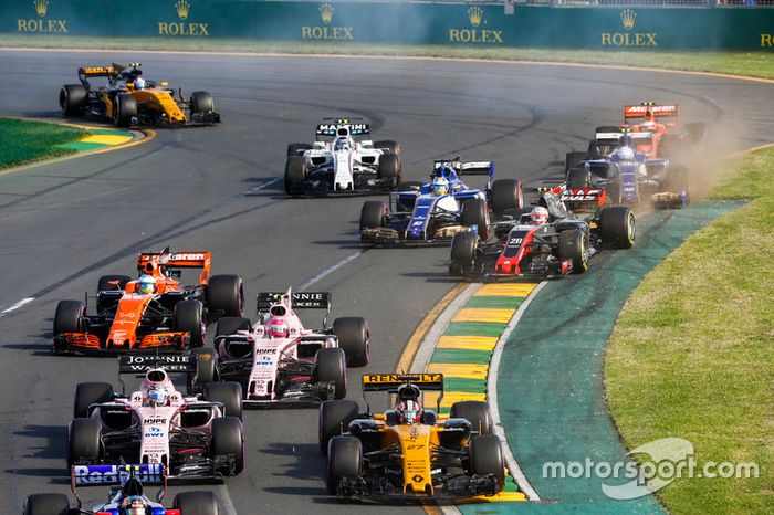 Nico Hulkenberg, Renault Sport F1 Team RS17, Sergio Pérez, Force India VJM10, Esteban Ocon, Force India VJM10, and Fernando Alonso, McLaren MCL32, as Kevin Magnussen, Haas F1 Team VF-17, y Marcus Ericsson, Sauber C36