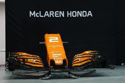 McLaren MCL32 nose and front wing