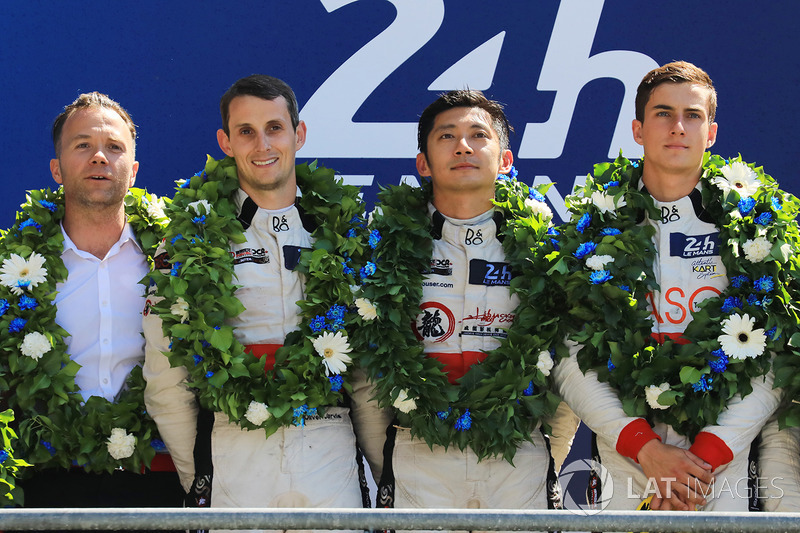 Подіум LMP2: переможці Хопін Тун, Олівер Джарвіс, Томас Лоран, DC Racing