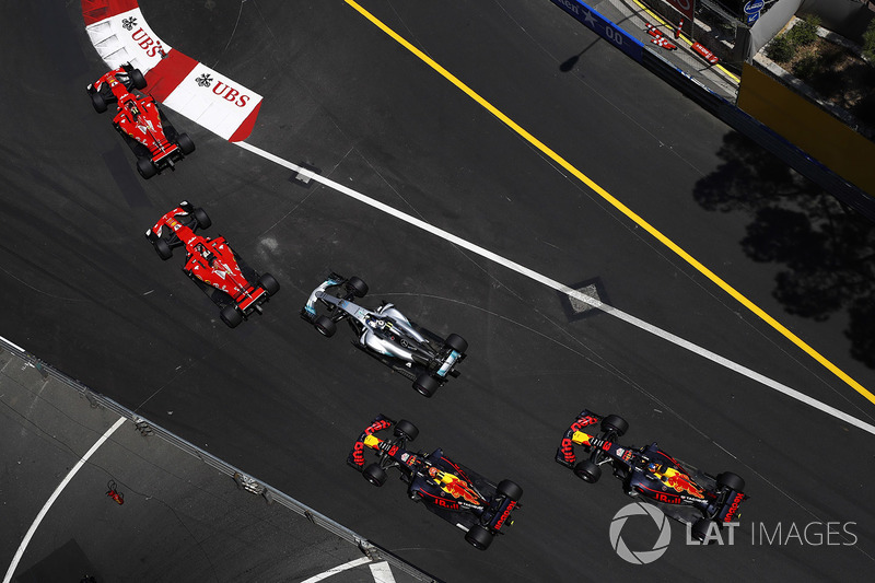 Kimi Raikkonen, Ferrari SF70H, Sebastian Vettel, Ferrari SF70H, Valtteri Bottas, Mercedes AMG F1 W08, au départ