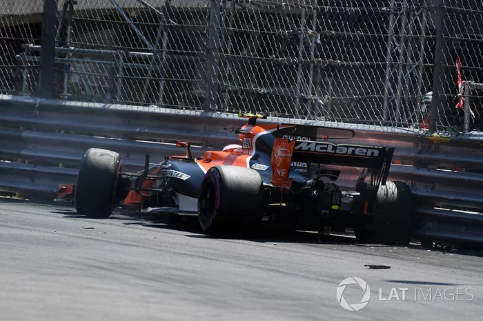 Sem ritmo, o britânico ainda foi atrapalhado pelo acidente sofrido nos instantes finais do Q2 e não conseguiu completar a última tentativa no Q2, terminando com a 13ª posição.