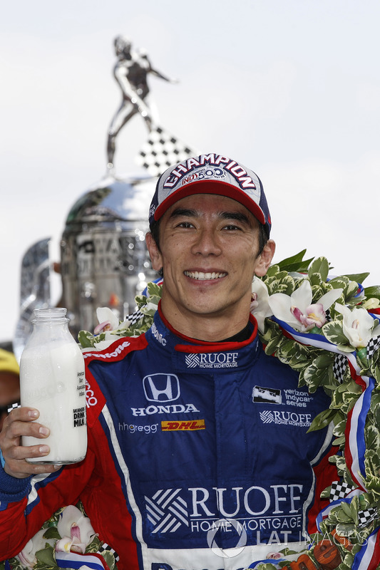 Winner Takuma Sato, Andretti Autosport Honda celebrates