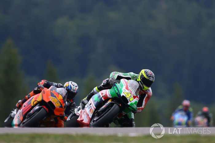 Na sequência, os irmãos Aleix e Pol Espargaró, que terminaram em oitavo e nono, nesta ordem.