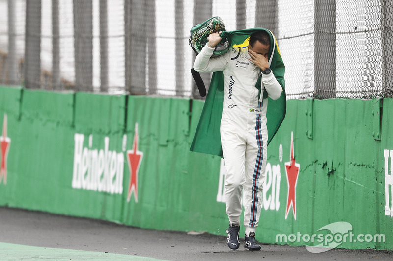 Massa se despidió entre lágrimas tras abandonar en la vuelta 47