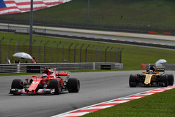 Kimi Raikkonen, Ferrari SF70H and Nico Hulkenberg, Renault Sport F1 Team RS17
