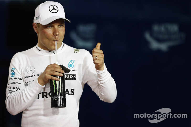 Ganador de la pole Valtteri Bottas, Mercedes AMG