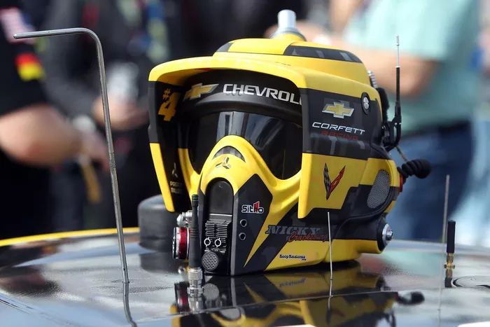 #4 Corvette Racing by Pratt Miller Motorsports Corvette Z06 GT3.R: Tommy Milner, Nicky Catsburg, Nico Varrone, helmet