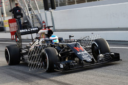Фернандо Алонсо, McLaren MP4-31 с закрепленными на машине сенсорами