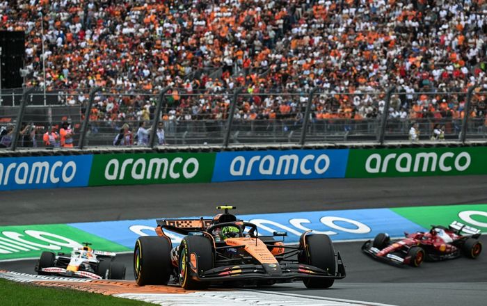 Lando Norris, McLaren, Isack Hadjar, Racing Bulls Team