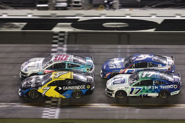 Ryan Preece, RFK Racing Ford; Kyle Larson, Hendrick Motorsports Chevrolet; Justin Haley, Spire Motorsports Chevrolet; Chris Buescher, RFK Racing Ford
