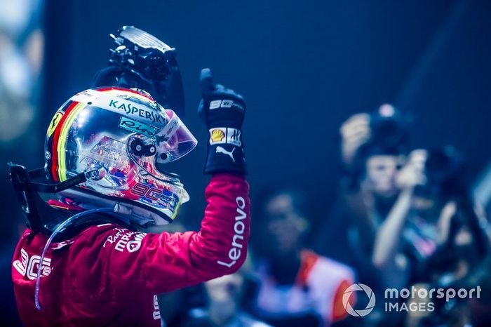 Il vincitore della gara Sebastian Vettel, Ferrari, festeggia al Parc Ferme