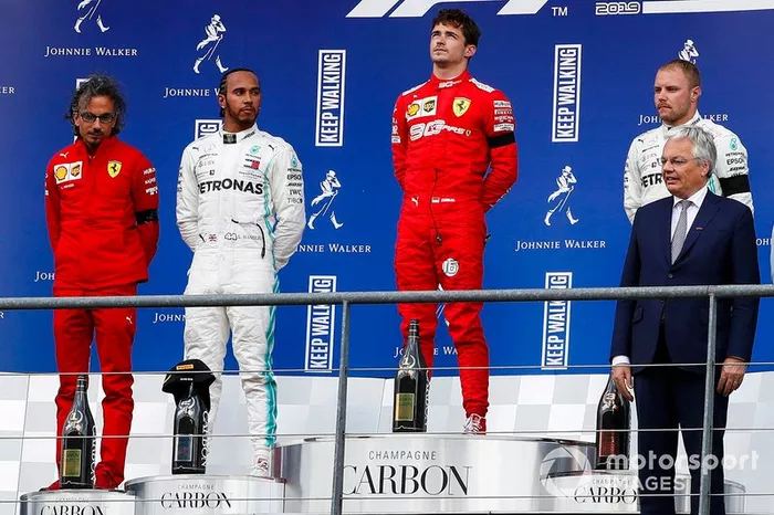 Charles Leclerc, Ferrari, festeggia sul podio con Lewis Hamilton, Mercedes AMG F1 e Valtteri Bottas, Mercedes AMG F1 
