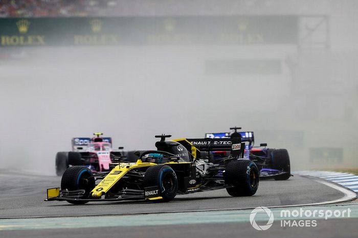 Daniel Ricciardo, Renault F1 Team R.S.19, Daniil Kvyat, Toro Rosso STR14