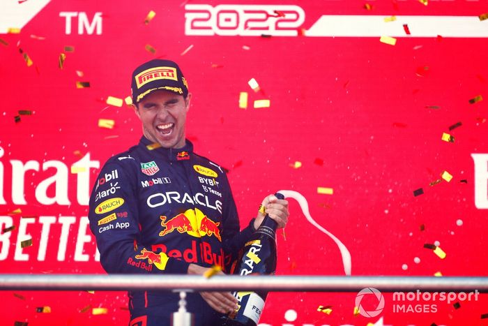 Podio: segundo lugar Sergio Pérez, Red Bull Racing