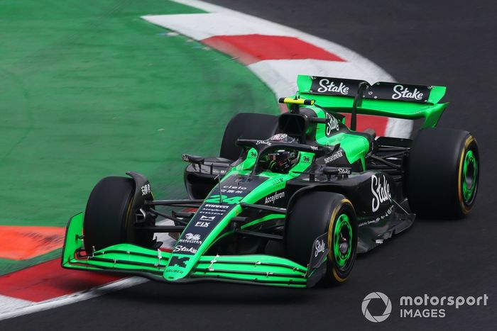 Zhou Guanyu, Stake F1 Team KICK Sauber C44